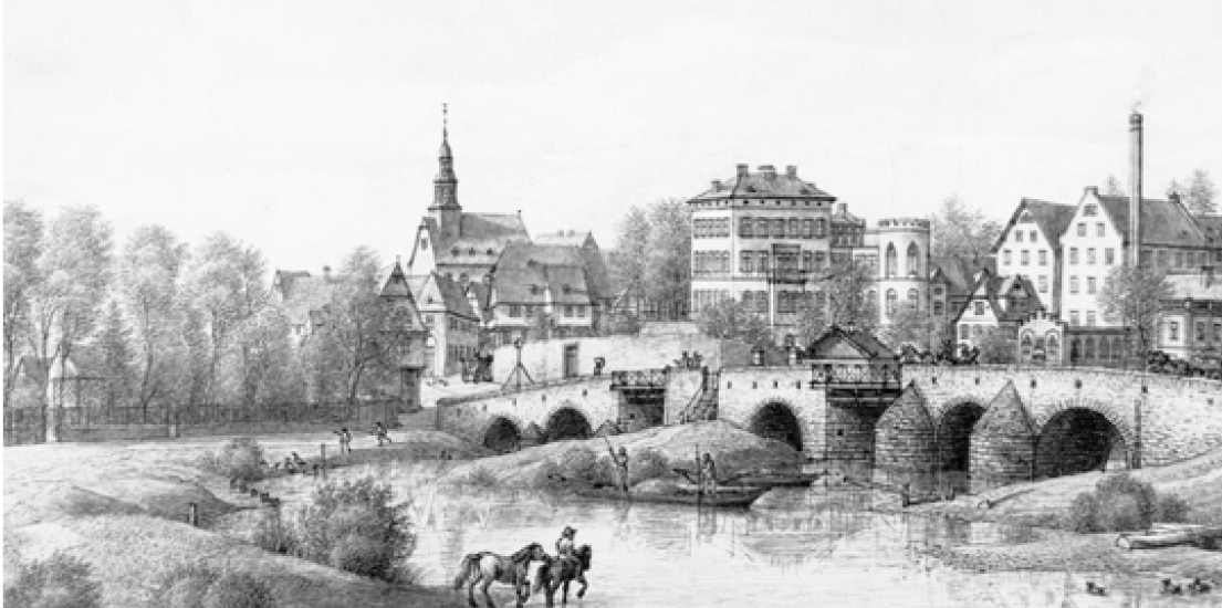 Historische Darstellung des Firmengeländes Zeelandia (ehemals Gebrüder Jung) in Frankfurt-Bonames Die historische Schwarzweiß-Lithographie zeigt das ehemalige Betriebsgelände der Gebrüder Jung (heute Zeelandia) im Frankfurter Stadtteil Bonames, vermutlich aus dem 18. oder 19. Jahrhundert. Industrielle und gewerbliche Architektur:  Produktionsgebäude: Mehrstöckige Industriebauten der Mühlen- und Bäckereiindustrie, charakteristisch für frühe Gewerbearchitektur Mühlenturm: Der dominante Turm links könnte Teil der historischen Mühlenanlage sein Betriebsgebäude: Verschiedene Produktions- und Lagerhallen entlang des Flusses  Infrastrukturelle Elemente:  Steinbrücke: Mehrbögige Brücke über die Nidda, wichtiger Verkehrsweg für den Warentransport Wasserkraft: Die Flusslage war essentiell für den Mühlenbetrieb und die Energieversorgung Transportwege: Erkennbare Straßen und Wege für den Gütertransport  Standortbezug Frankfurt-Bonames:  Nidda-Ufer: Typische Lage für Mühlen und Bäckereien an der Nidda Vorstädtische Lage: Charakteristisch für frühe Industrieansiedlungen außerhalb der Stadtmauern Gewerbliche Nutzung: Die Darstellung dokumentiert die lange Tradition der Lebensmittelproduktion am Standort  Wirtschaftshistorische Bedeutung: Die Abbildung zeigt die historischen Wurzeln des heutigen Zeelandia-Standorts und illustriert die Entwicklung von handwerklicher Müllerei zur industriellen Lebensmittelproduktion in Frankfurt-Bonames.